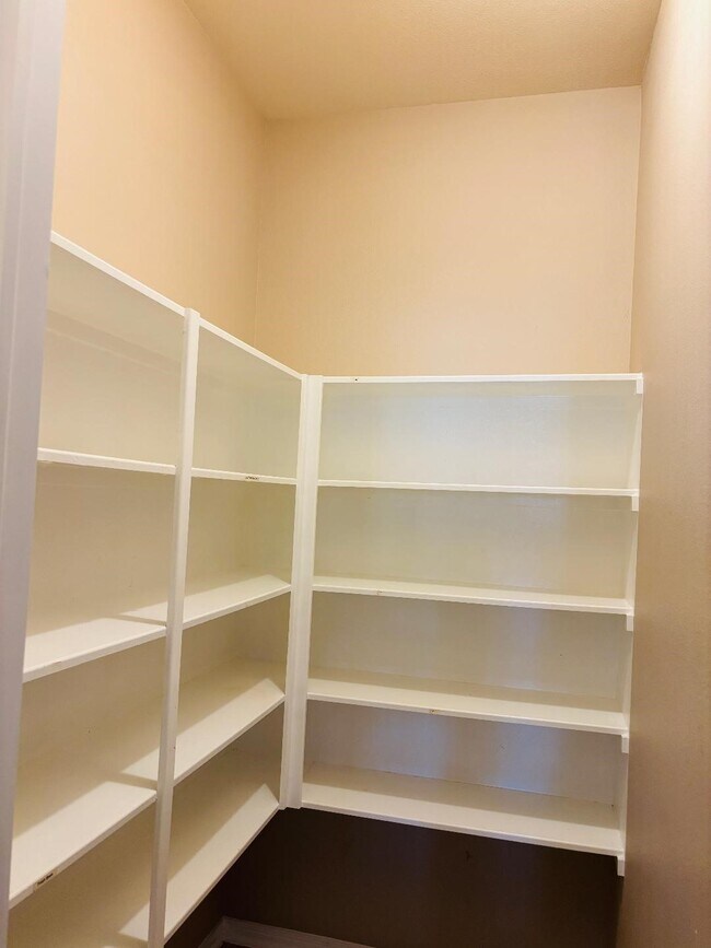 Building Photo - 9947 Valance Way