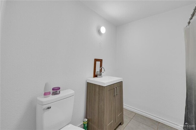 Building Photo - 810 Catarina St
