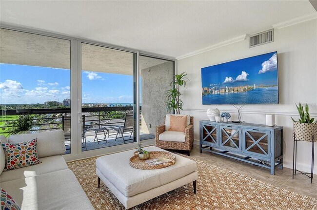 Building Photo - 1065 Gulf of Mexico Dr