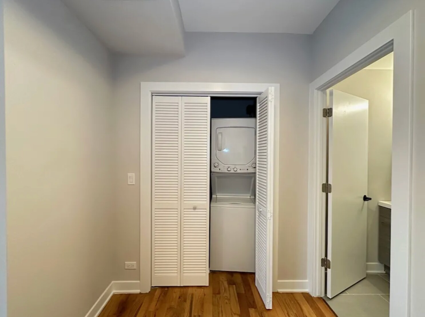 Building Photo - 655 W Wrightwood Ave