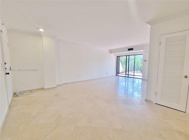 Building Photo - 77 Crandon Blvd