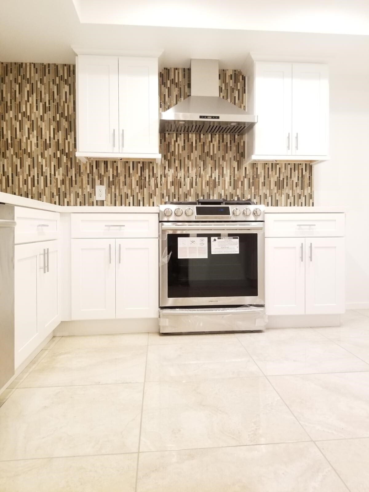 Kitchen Partial - 16022 Moorpark St