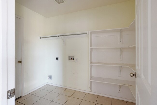 Building Photo - 1921 Southridge Ln