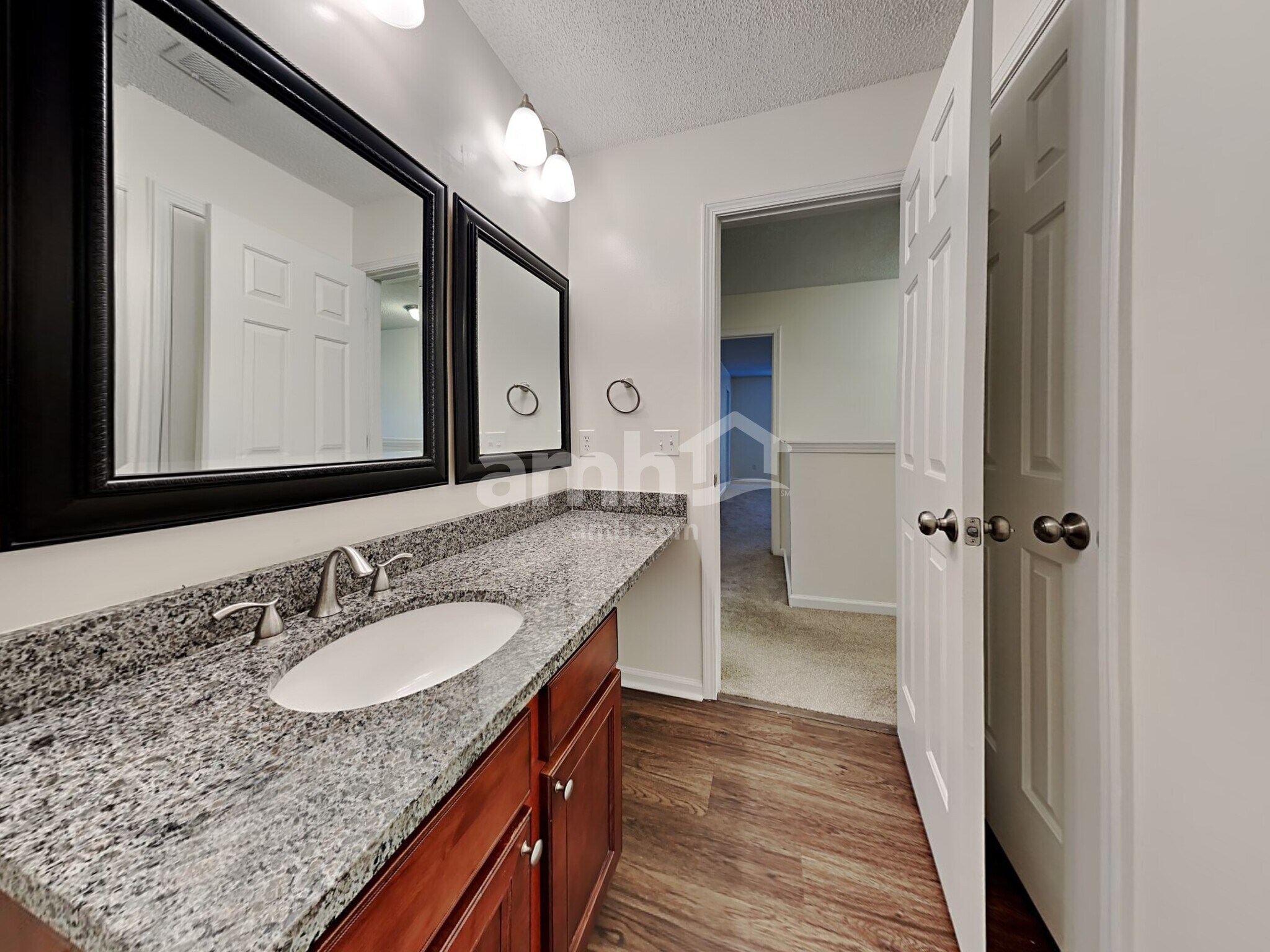 Building Photo - 303 Waylon Dr