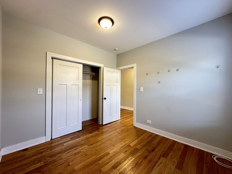 Building Photo - 4425 N Wolcott Ave