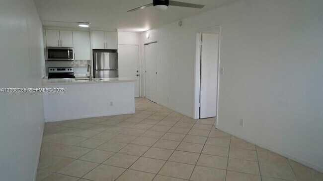 Building Photo - 2771 Riverside Dr