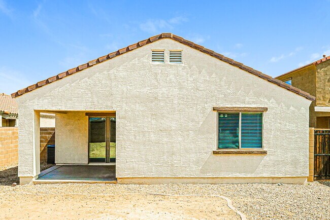 Building Photo - 1453 E Kelsi Ave