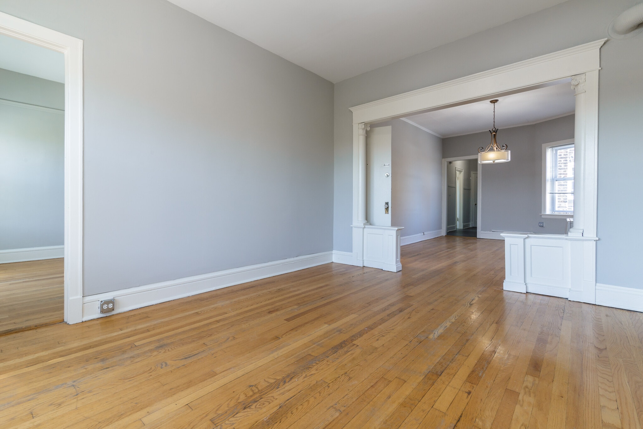 Building Photo - 4754 N Lincoln Ave