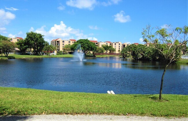 Building Photo - 950 Egret Cir