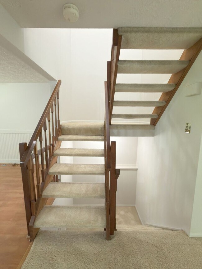 Building Photo - 3 Bed 4 Bath Townhome for Rent in Fairfax, VA!