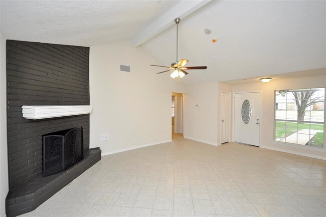 Building Photo - 15631 Fox Springs Dr