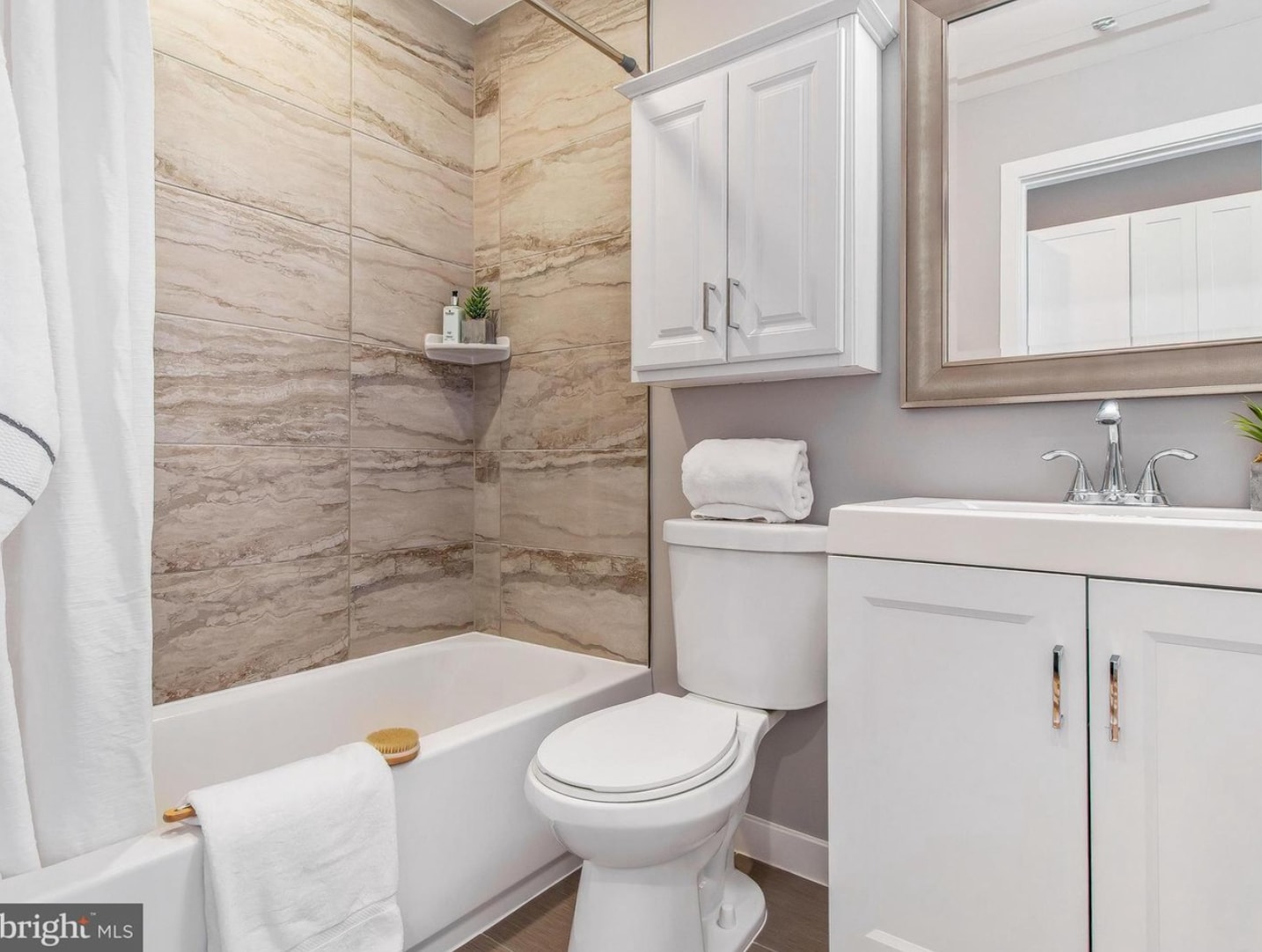 Building Photo - 1247 Penn St NE