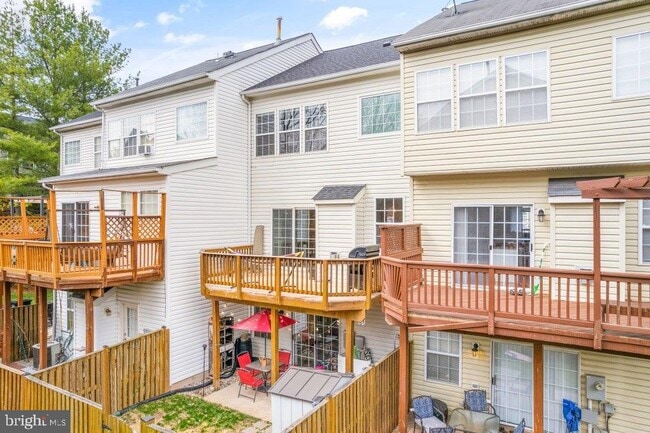 Building Photo - 10136 Pale Rose Loop