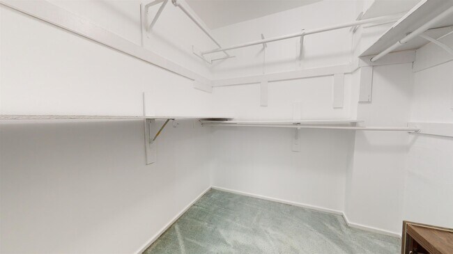 Building Photo - 602 Sanderling Ct