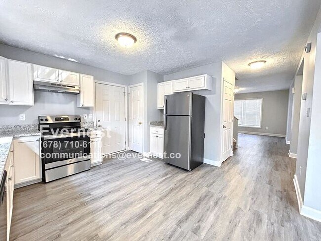 Building Photo - Spacious 3-Bedroom Home in a Vibrant and A...