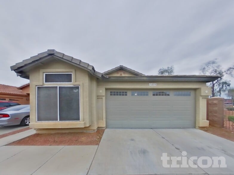 Building Photo - 4005 E La Salle St