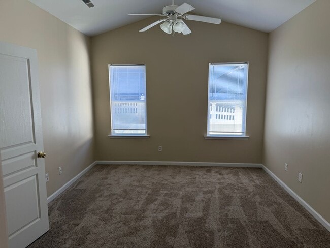 Building Photo - Lovely 3 Bedroom 2.5 Bath Townhouse | Leasing Special Available!