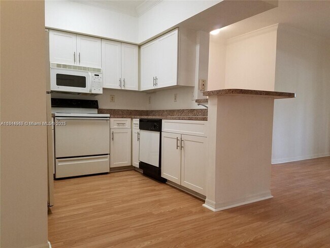 Building Photo - 100 SW 117th Terrace