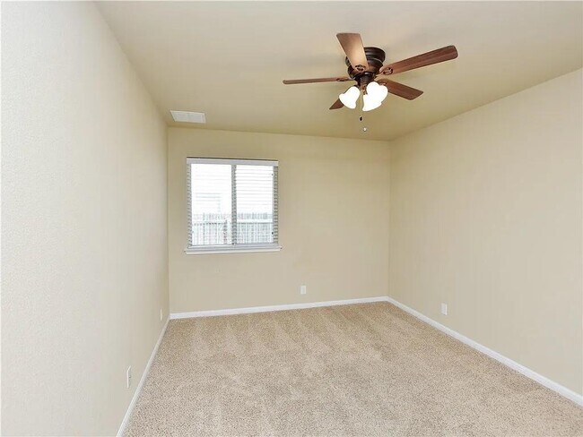 Building Photo - 141 Florenz Ln