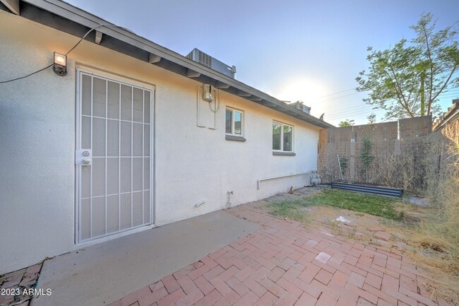 Building Photo - 1202 N 49th Pl