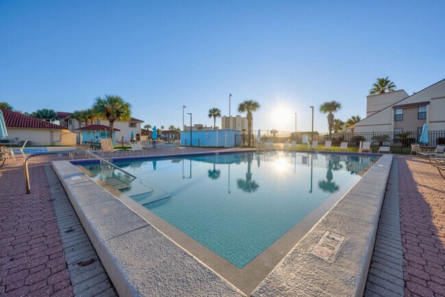 Building Photo - 17462 Front Beach Rd