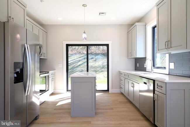 Building Photo - 106 Elly Dr