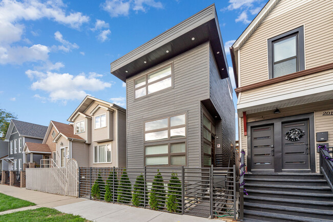 Building Photo - 2019 N Bingham St
