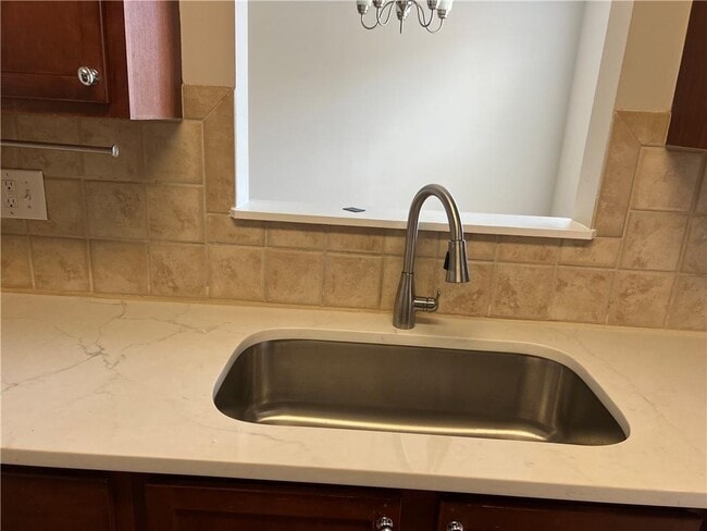 Building Photo - 6614 Splashwater Dr