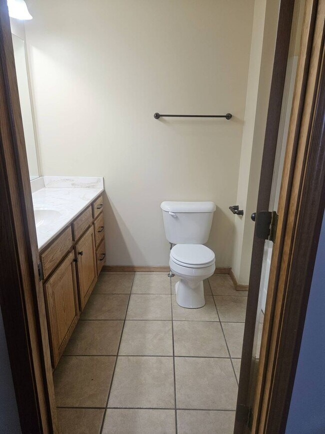 Building Photo - WOW! Look at this property ! You cant beat this price in NIXA-3200 SQ FT