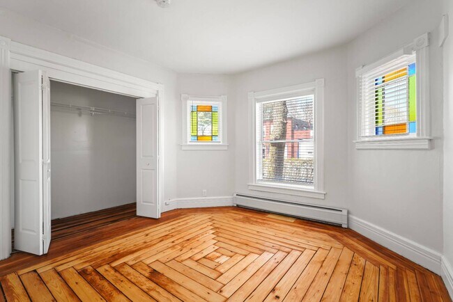 Building Photo - 35 Saratoga Ave