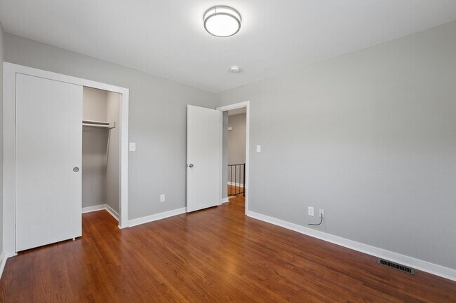 Building Photo - 505 NW Forrest Pk Ct
