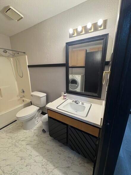 Bath - 613 E Williams Ave