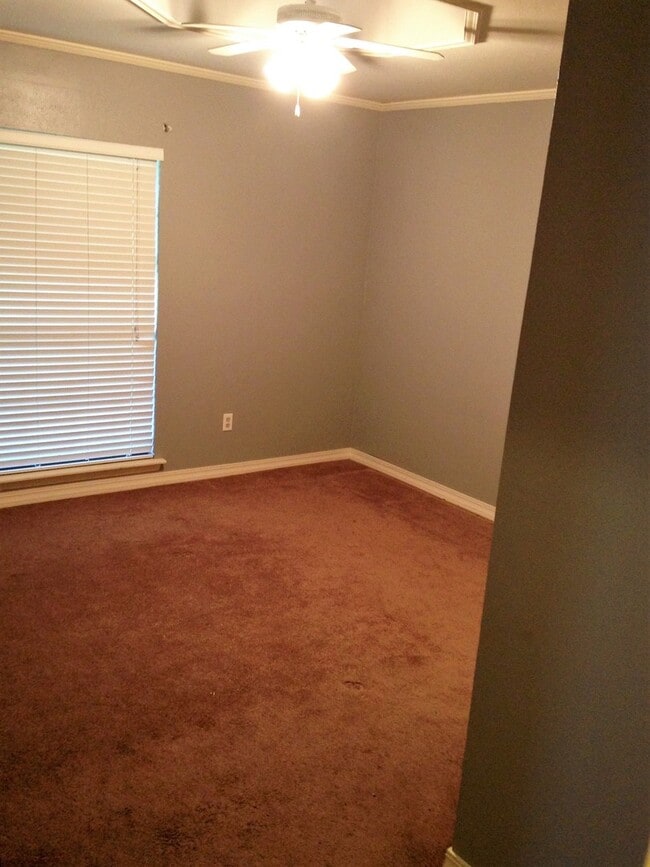 Building Photo - ** 3/2 IN NEW GREENACRES PLACE **