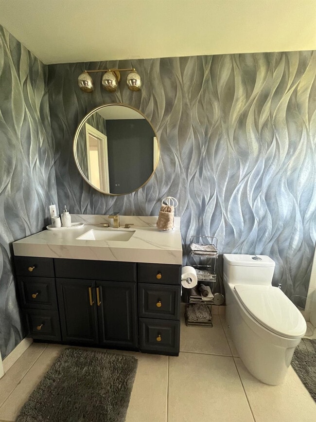 Building Photo - 556 SE 15th Ave