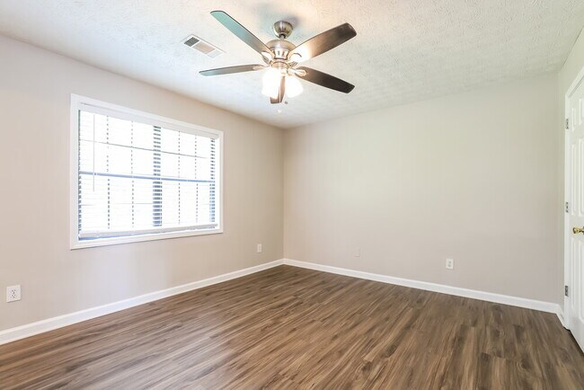 Building Photo - 4272 Falcon Crest Dr