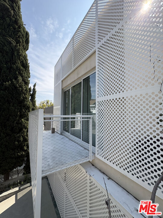 Building Photo - 444 W Avenue 37