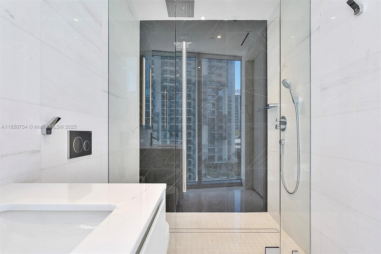 Building Photo - 300 Biscayne Blvd Way