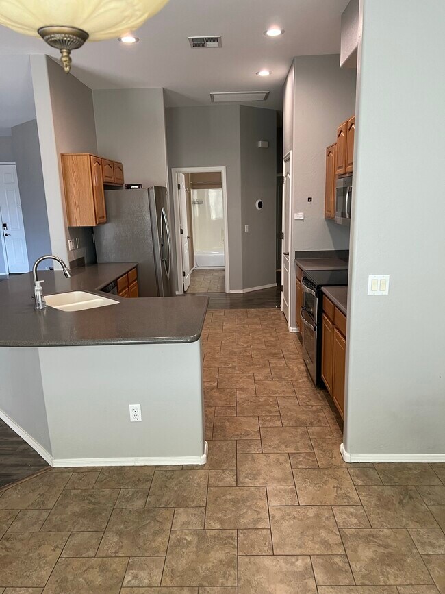 Building Photo - 25 S Quinn Cir