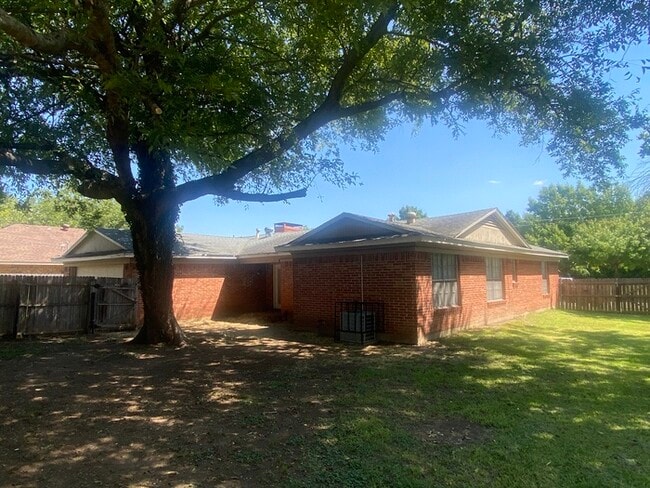 Building Photo - 1507 S Main St