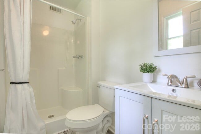 Building Photo - 1015 Sharon Dr