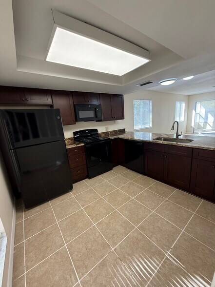 Building Photo - 2120 Corbin Pl