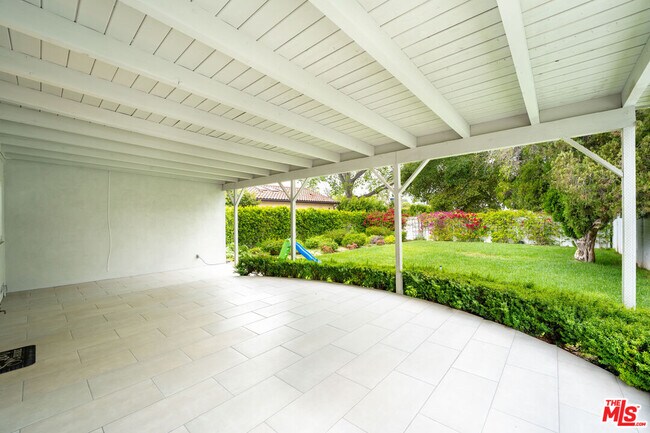 Building Photo - 22937 Dolorosa St