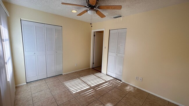 Building Photo - Unfurnished Annual Rental Available Now.