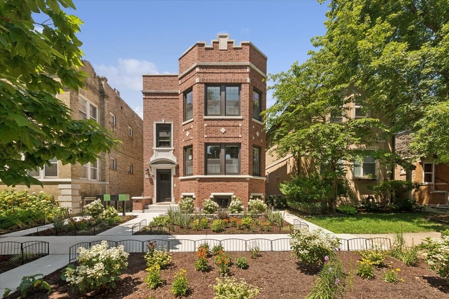 Brick Facade - 5028 N Mozart St