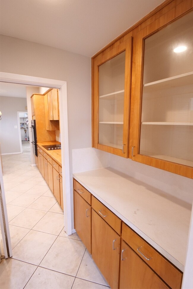 Building Photo - 9526 Val Verde St