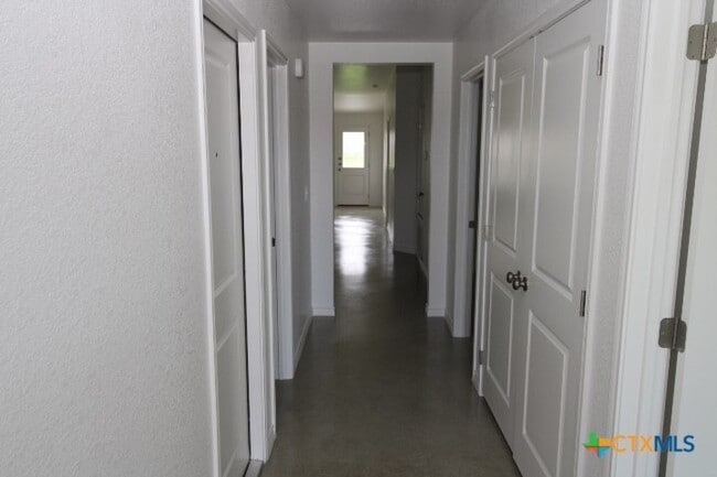 Building Photo - 514 Lost Trl