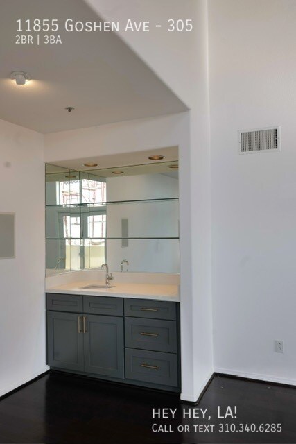 Building Photo - 11855 Goshen Ave