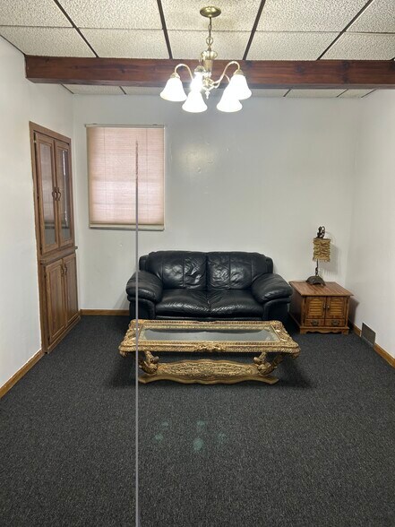 Living room - 9 Oakland Sq