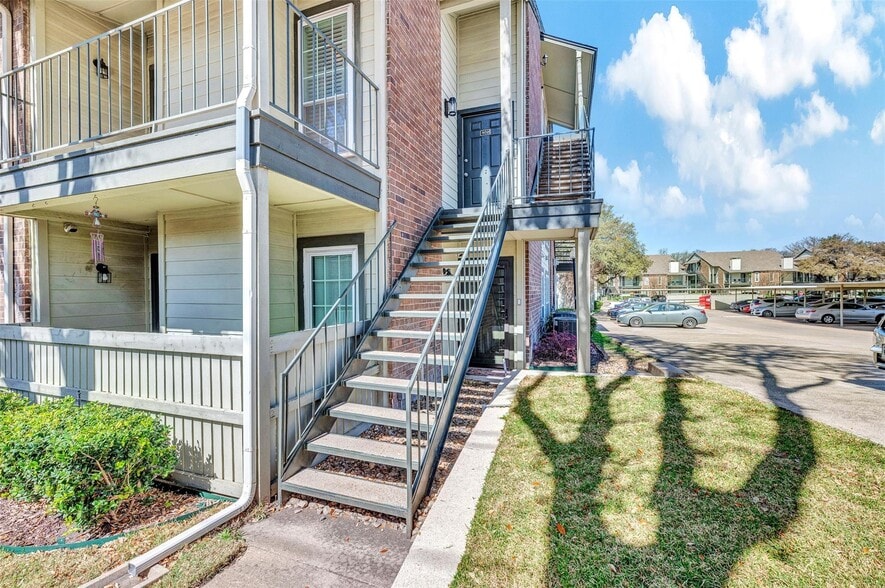 Building Photo - 5981 Arapaho Rd