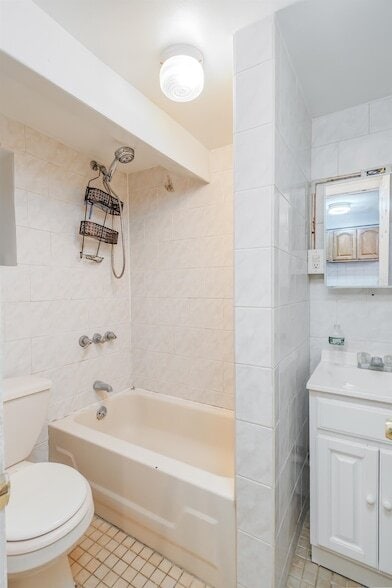 Building Photo - 392 Union St